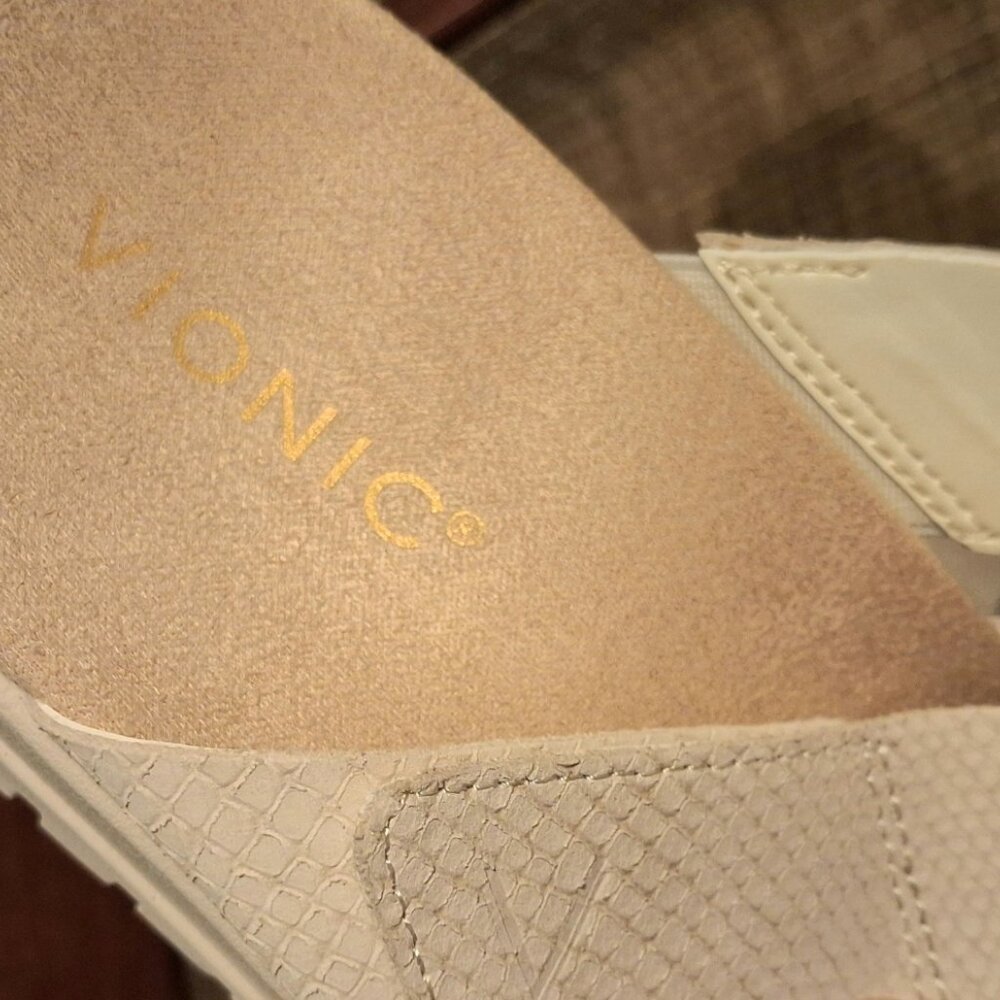 New without tags - Vionic Uptown Sunset Womens Sandals Ivory Nubuck sz 9 Wide - Picture 10 of 11